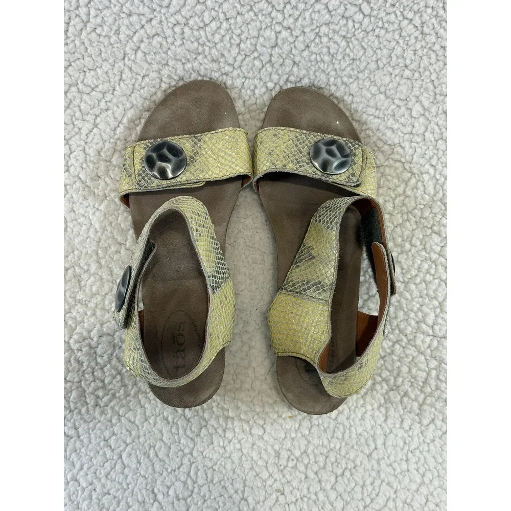 Taos Women 3209 Wedge Sandals Yellow Snakeskin Print Leather‎ Metallic Size 40